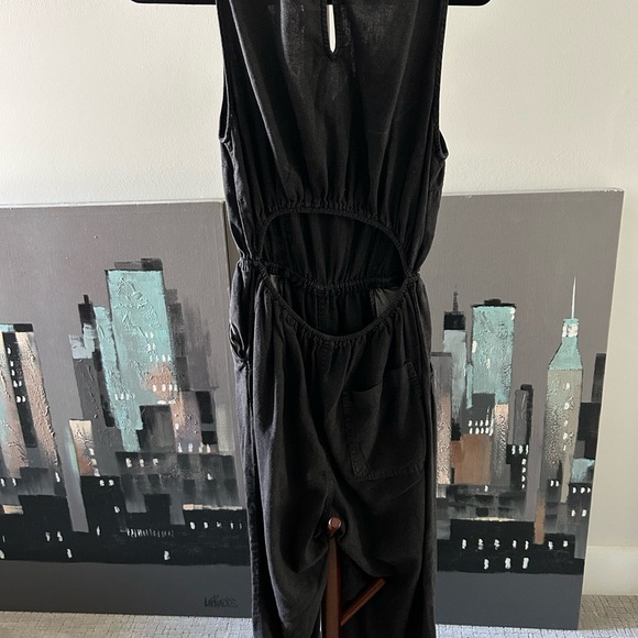 Universal thread black linen blend romper size small w/ pockets. - Picture 2 of 6